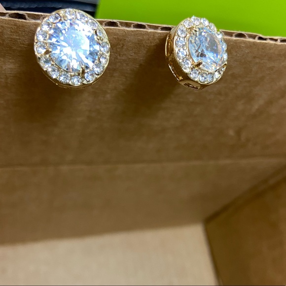 NEW Crystal Stud Earrings. - Picture 2 of 4